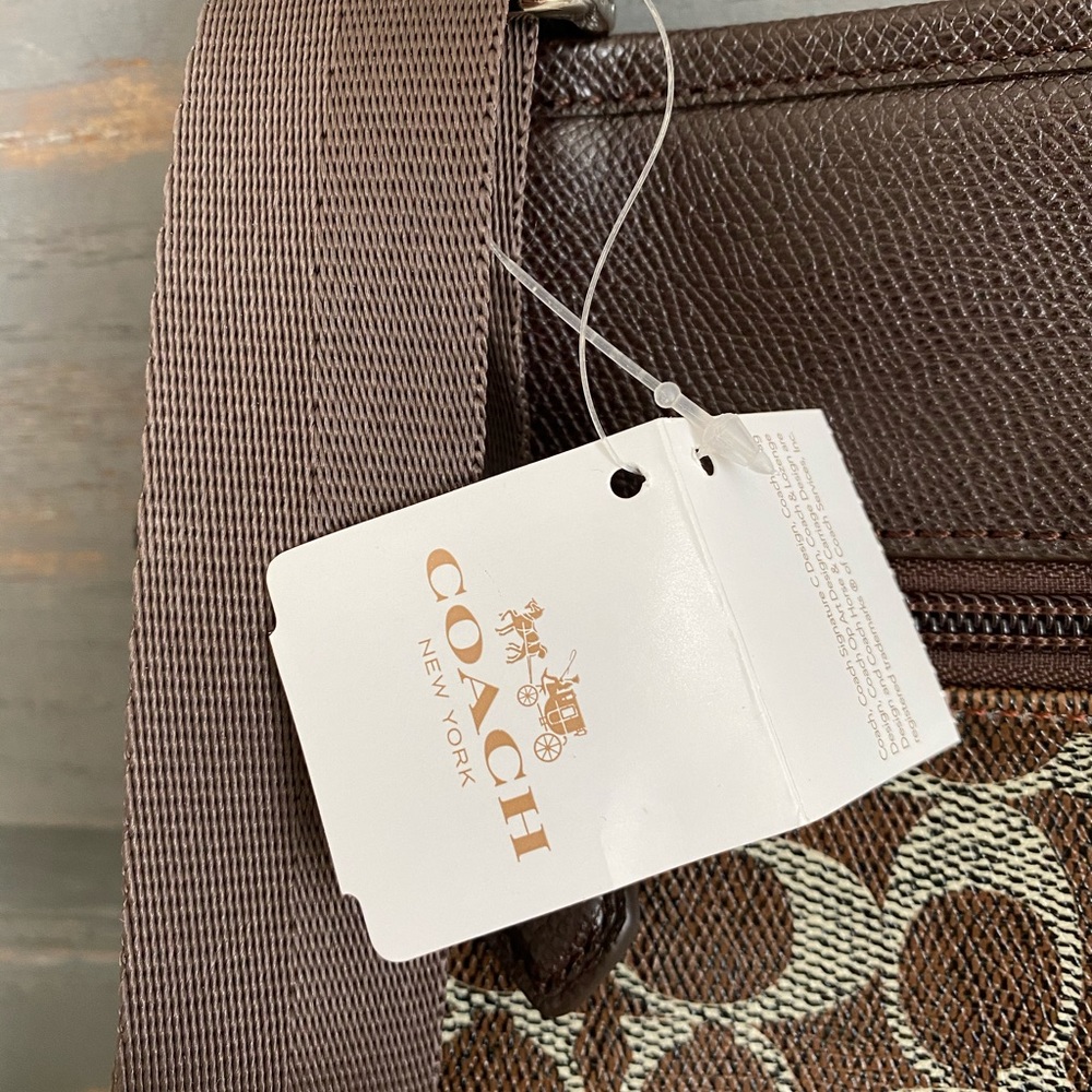 Coach Signature print Spencer crossbody, brown - Picture 5 of 9